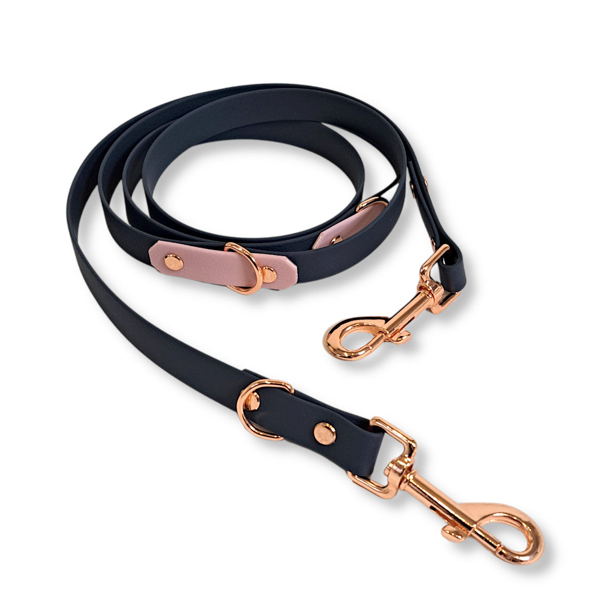 Hundeleine in Marineblau und Lavendel Rosa mit rose-goldenen Karabiner von SammyLunaDesigns.
