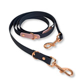 Hundeleine in Marineblau und Lavendel Rosa mit rose-goldenen Karabiner von SammyLunaDesigns.